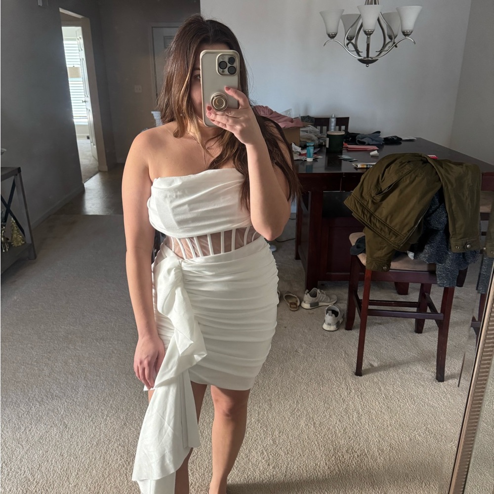 Elegant White Strapless Dress